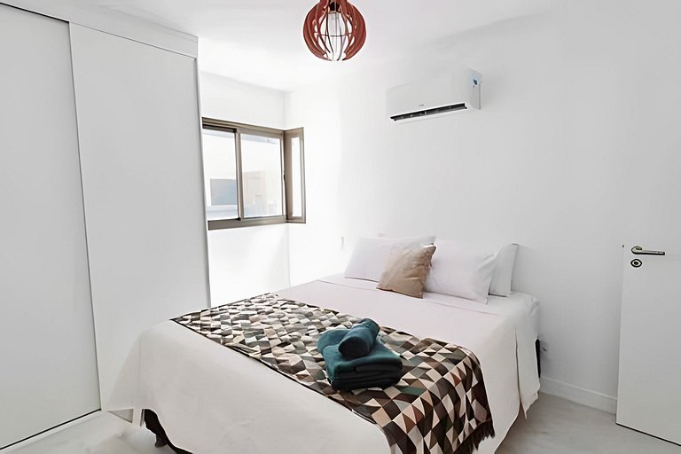 204 Apê em prédio, vista lateral da praia, piscina