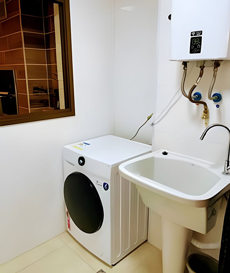 204 Apê em prédio, vista lateral da praia, piscina