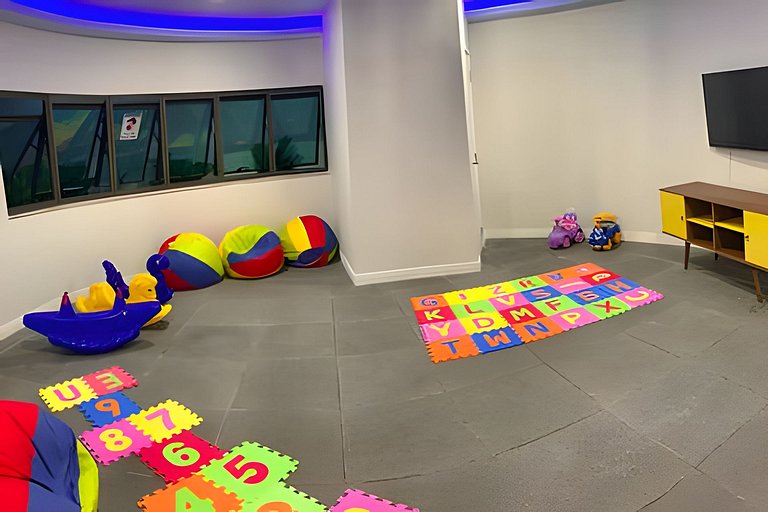 204 Apê em prédio, vista lateral da praia, piscina