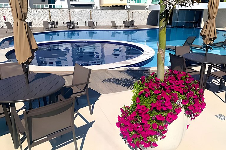 204 Apê em prédio, vista lateral da praia, piscina