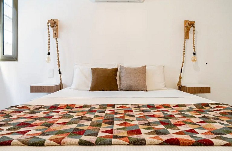 204 Apê em prédio, vista lateral da praia, piscina