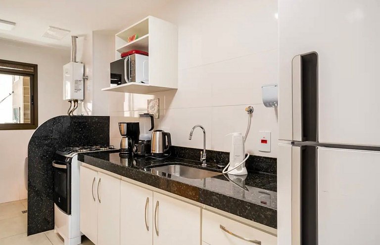 204 Apê em prédio, vista lateral da praia, piscina