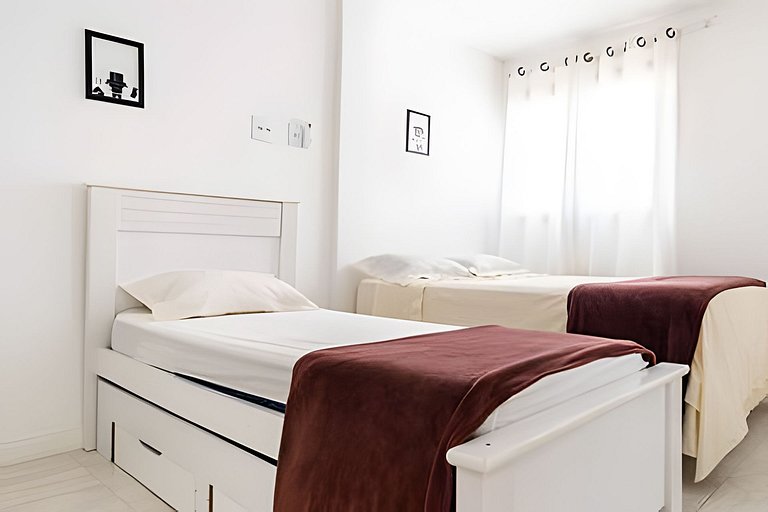 Charmoso apartamento beira mar na Praia dos Anjos