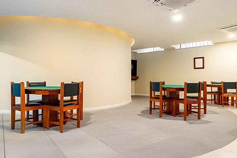 Charmoso apartamento beira mar na Praia dos Anjos