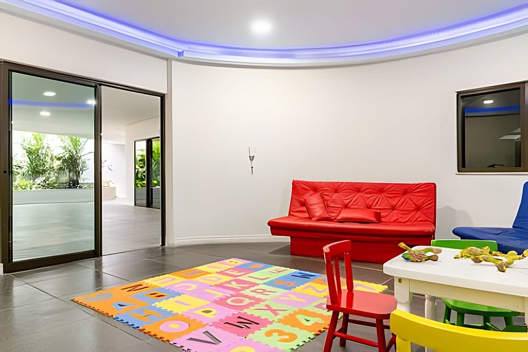 Charmoso apartamento beira mar na Praia dos Anjos