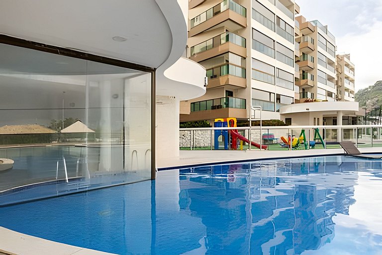 Charmoso apartamento beira mar na Praia dos Anjos