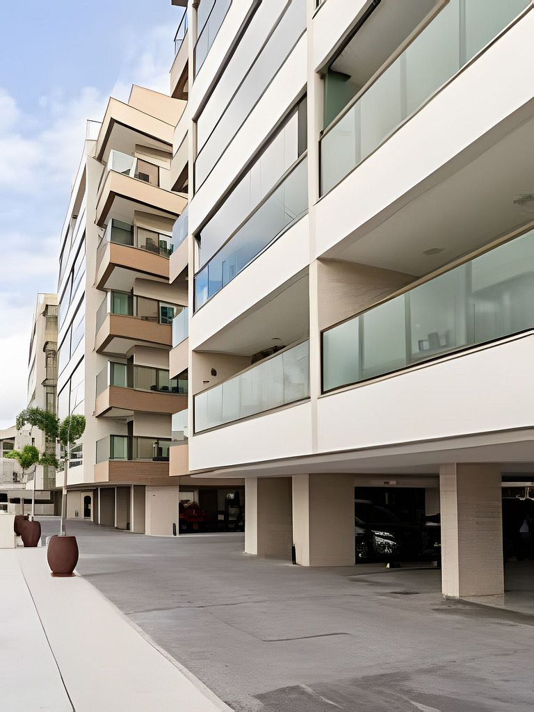 Charmoso apartamento beira mar na Praia dos Anjos