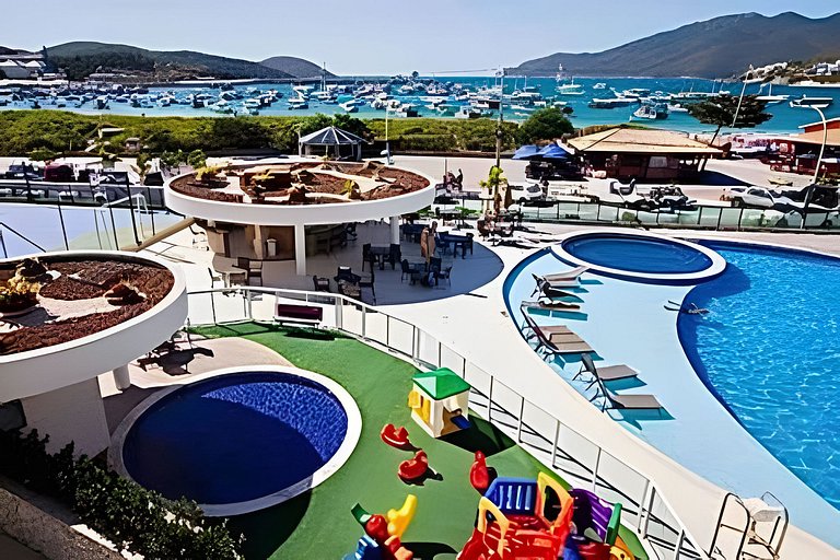 Charmoso apartamento beira mar na Praia dos Anjos