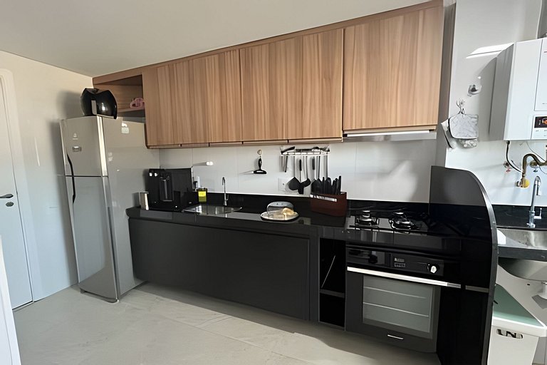 Charmoso apartamento beira mar na Praia dos Anjos