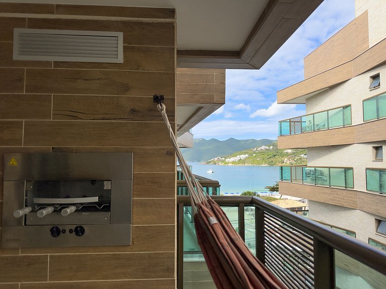 403 Apto em condomínio frente ao mar, com vista.