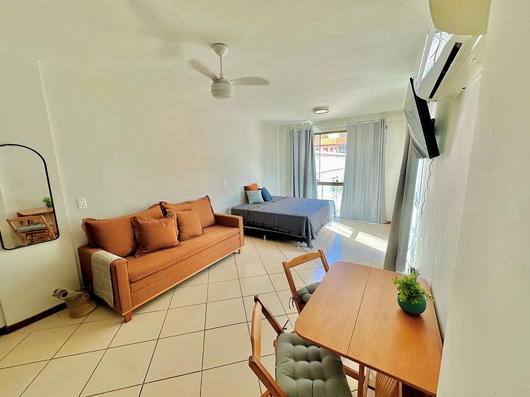 Loft bem equipado a poucos passos da Prainha