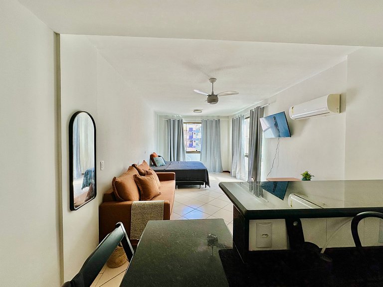 Loft bem equipado a poucos passos da Prainha