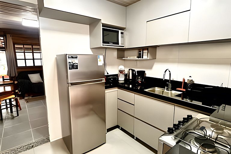 Casa de madeira a 150 m da Praia Grande c/ quintal