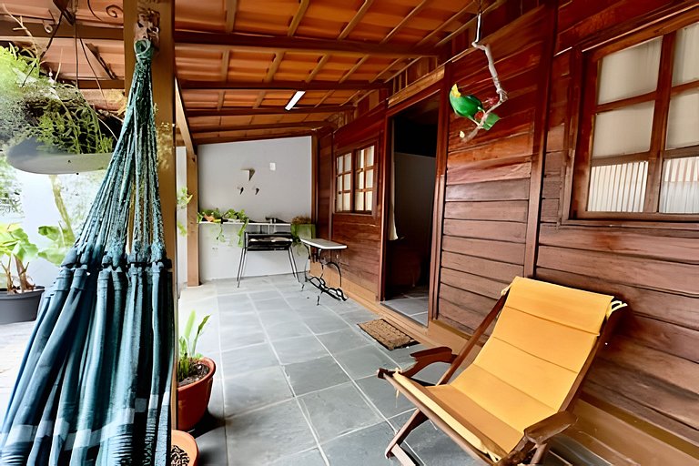 Casa de madeira a 150 m da Praia Grande c/ quintal