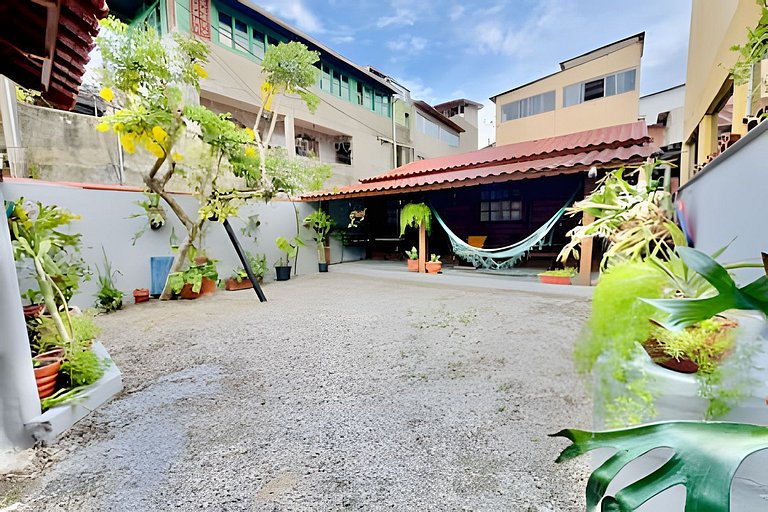 Casa de madeira a 150 m da Praia Grande c/ quintal