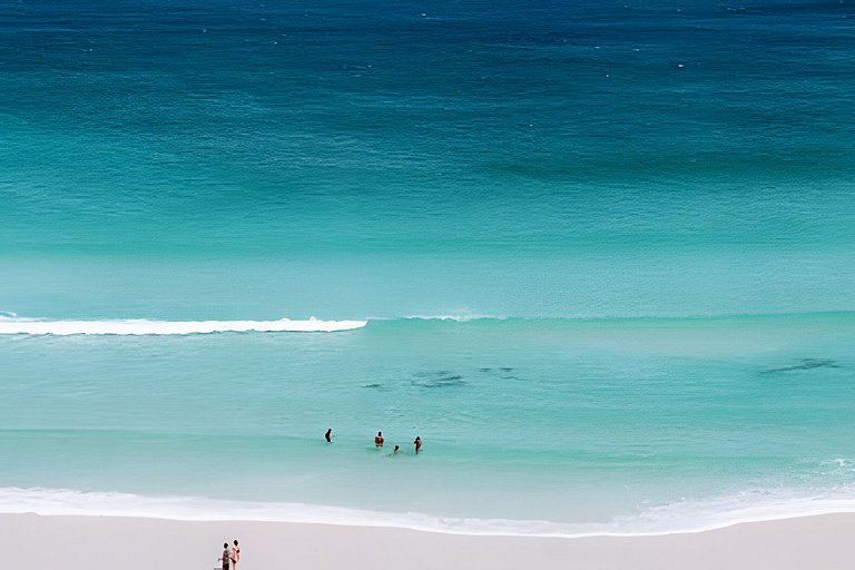 Casa de madeira a 150 m da Praia Grande c/ quintal