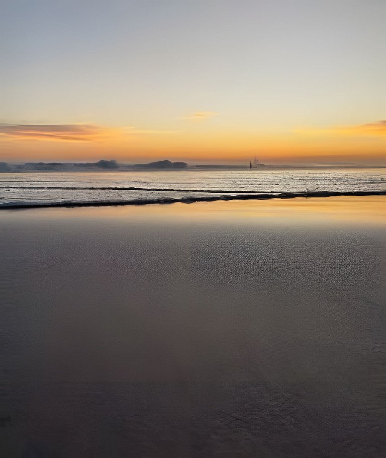 Casa de madeira a 150 m da Praia Grande c/ quintal