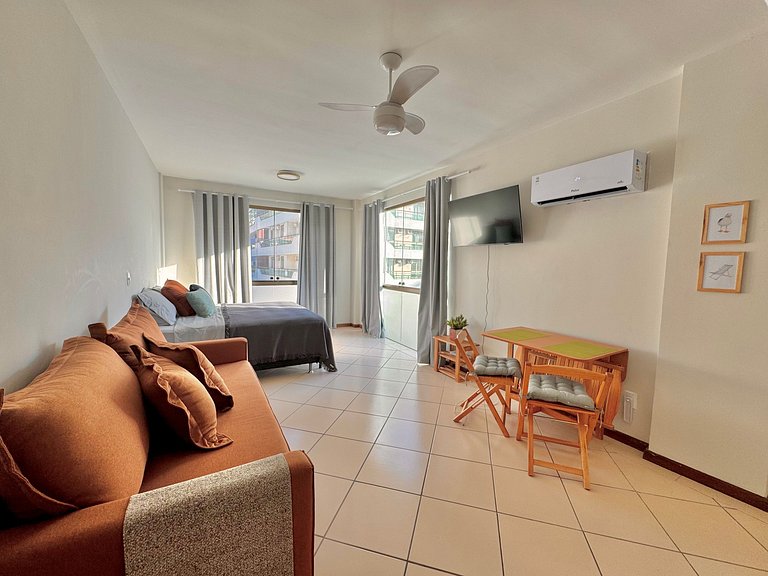 Loft bem equipado a poucos passos da Prainha