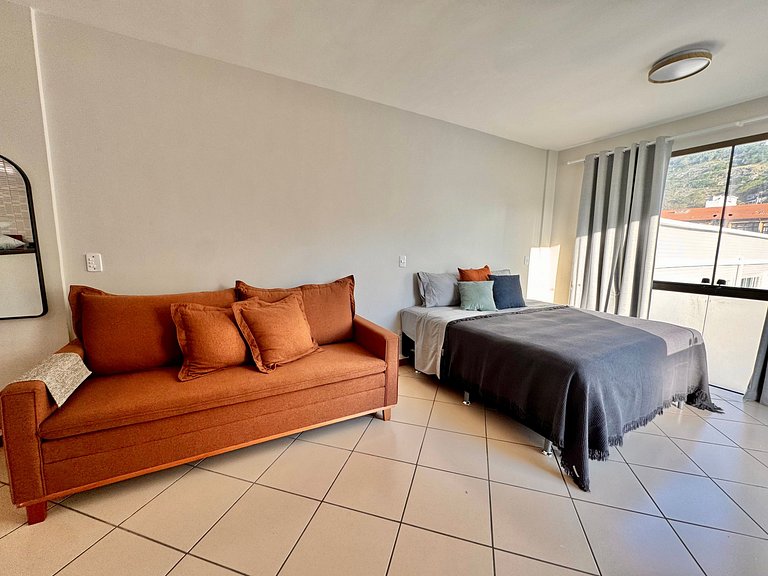 Loft bem equipado, a poucos passos da praia - 320