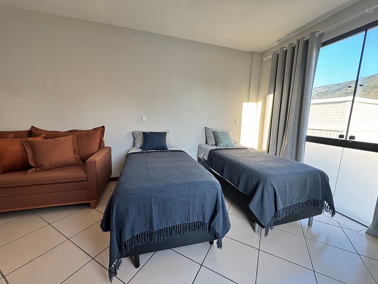 Loft bem equipado a poucos passos da Prainha