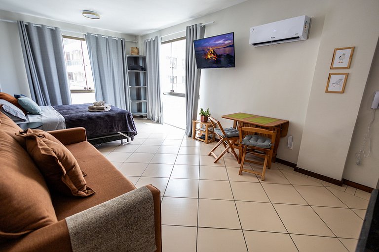Loft bem equipado, a poucos passos da praia - 320